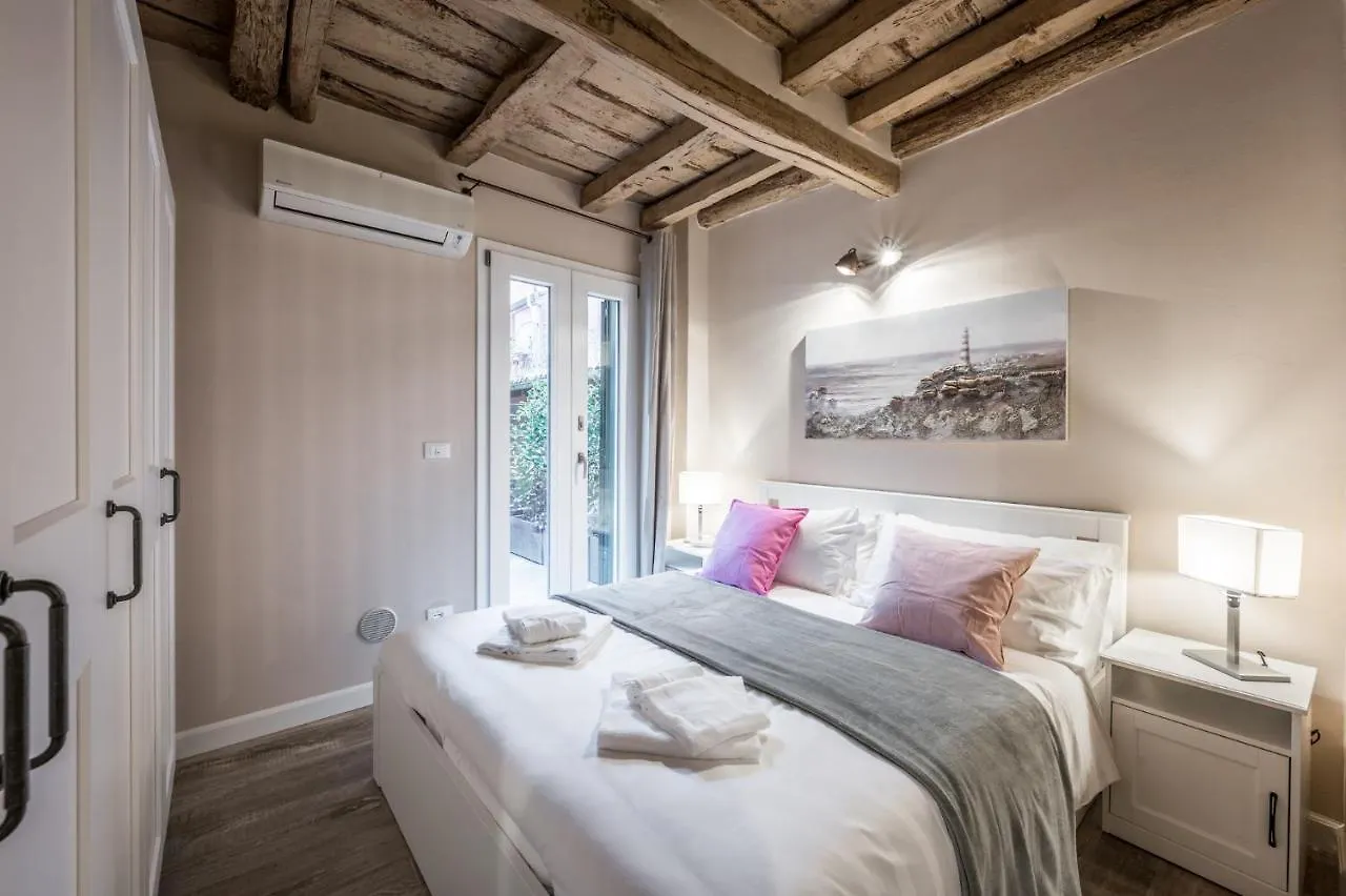 Broccaindosso Wood Apartments 5* 볼로냐
